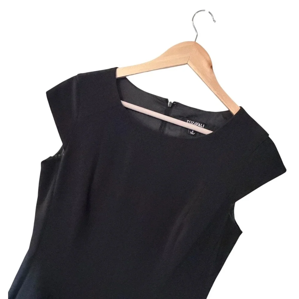 ROZ & ALI Black Fit & Flare Dress Women's Size 6 Cap Sleeve Pleated Lined